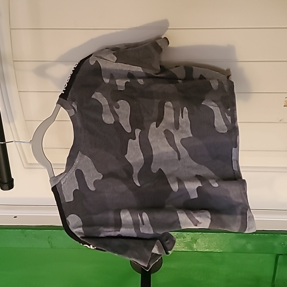 HOLLISTER - Picture 2 of 2